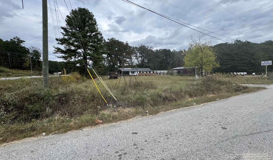 2033 WINCHESTER Rd, Anniston, AL 36201 - 2 Beds, 1 Bath