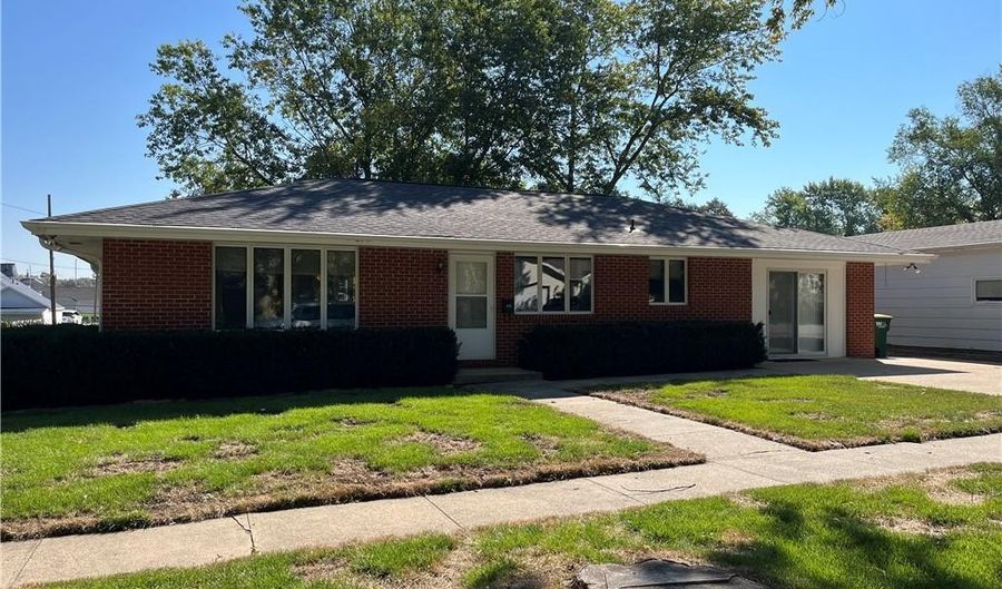 315 S 5th Ave, Winterset, IA 50273 - 2 Beds, 2 Bath