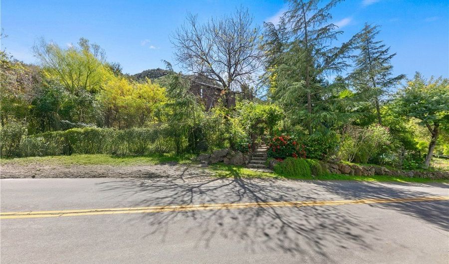 29012 Crags Dr, Agoura Hills, CA 91301 - 3 Beds, 2 Bath