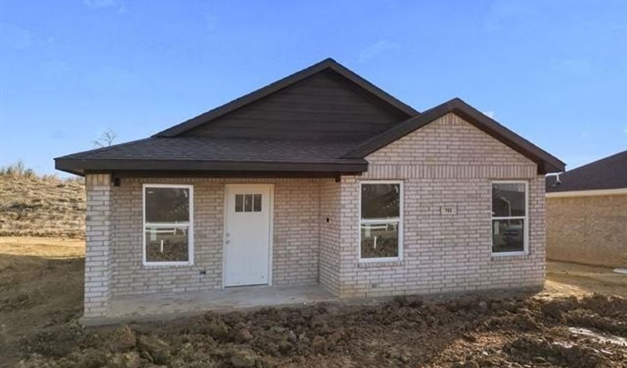 702 W 6th St, Atoka, OK 74525 - 3 Beds, 2 Bath