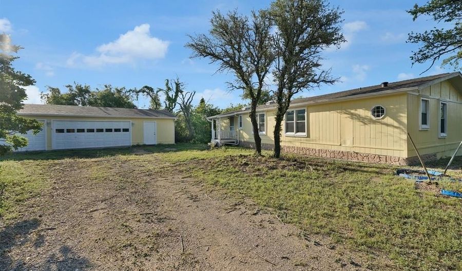 3355 La Mesa Dr, Weatherford, TX 76085 - 3 Beds, 2 Bath