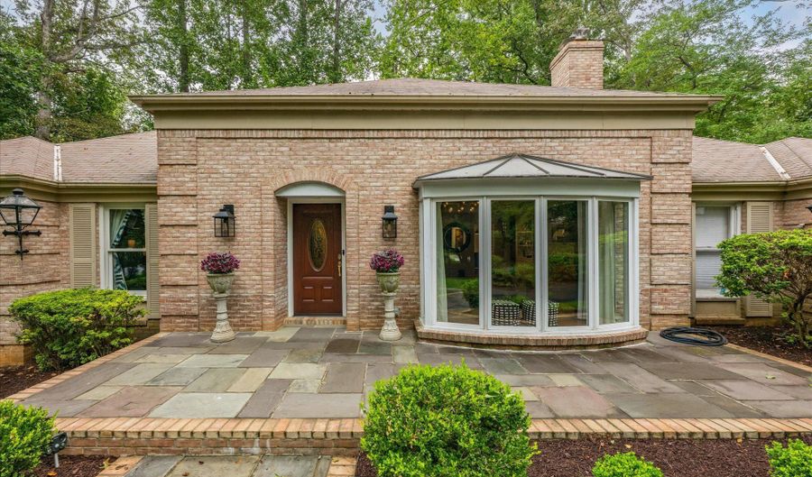 9225 ALDERSHOT Dr, Bethesda, MD 20817 - 4 Beds, 5 Bath