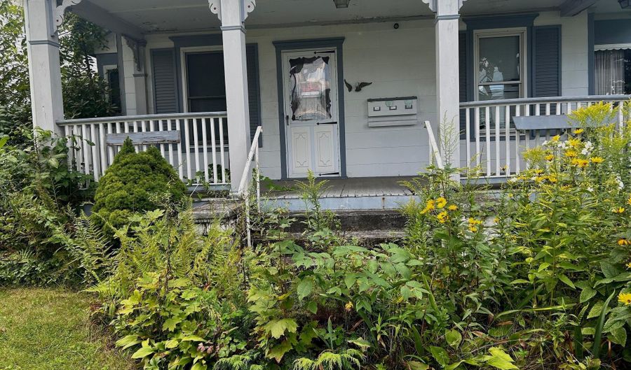 14 Pleasant St, Danbury, CT 06811 - 9 Beds, 4 Bath