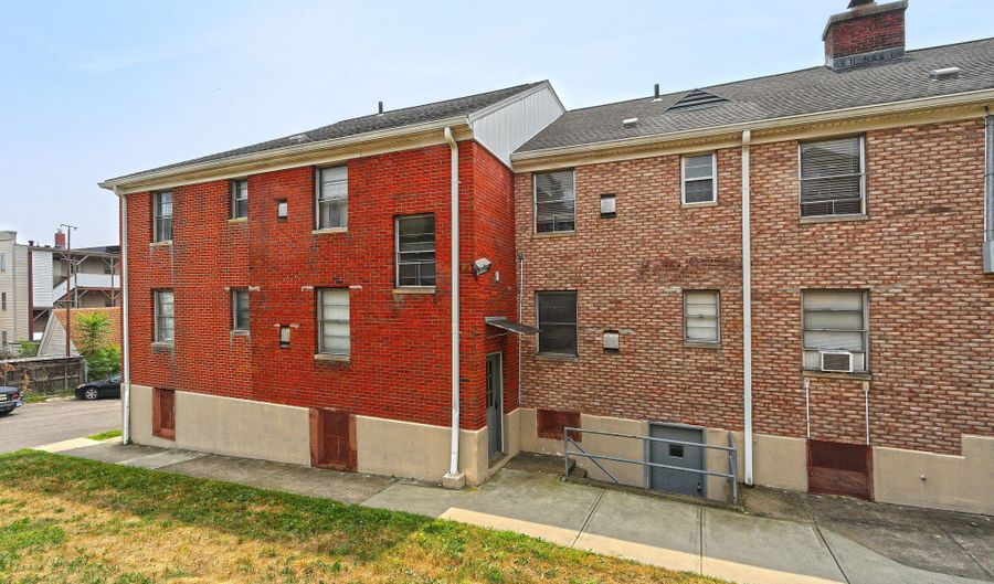 460 Lexington Ave APT 201, Bridgeport, CT 06604 - 2 Beds, 1 Bath
