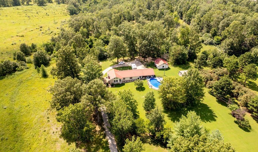 749 State Highway Hh, Alton, MO 65606 - 4 Beds, 2 Bath