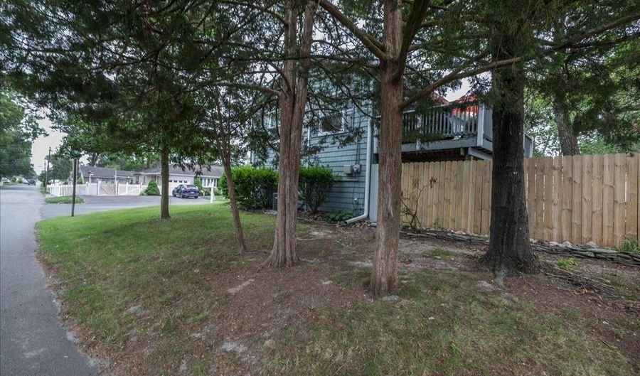 900 Anchor Ave, Beachwood, NJ 08722 - 4 Beds, 2 Bath