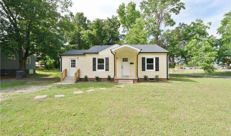 202 Armfield Ave, Asheboro, NC 27203 - 3 Beds, 1 Bath