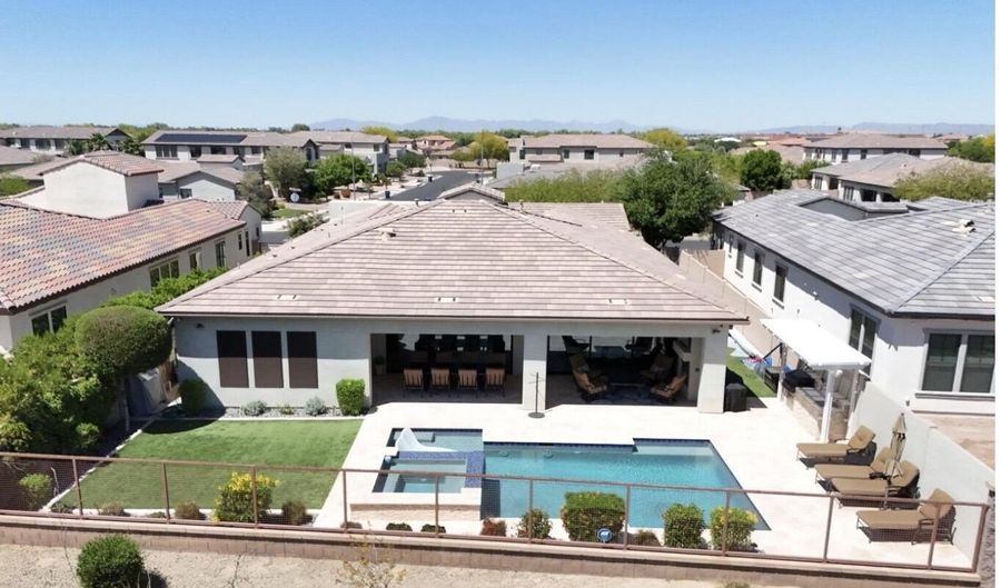 4571 S PINALENO Dr, Chandler, AZ 85249 - 4 Beds, 4 Bath