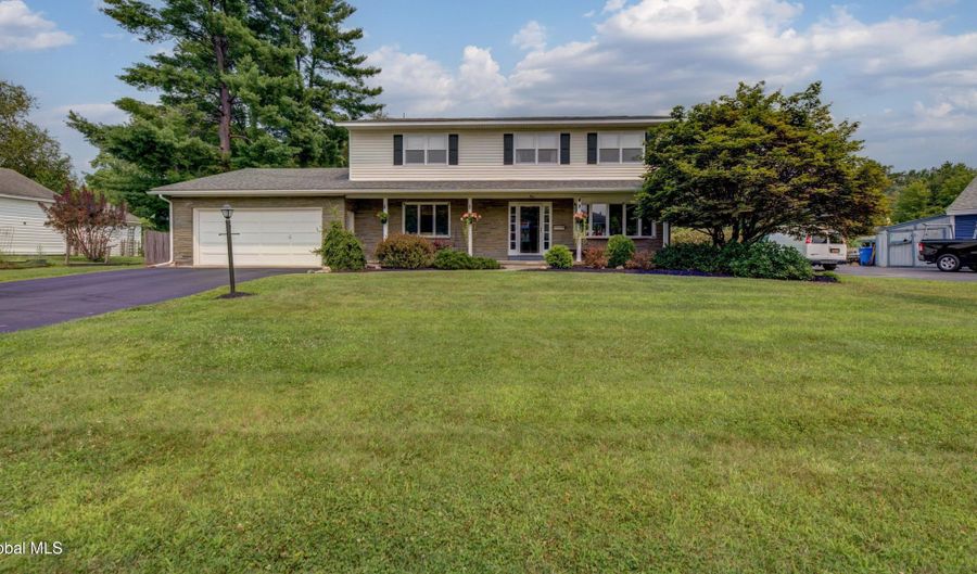 4 Fairway Ct, Albany, NY 12208 - 5 Beds, 3 Bath