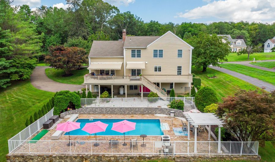 20 Laura Dr, Danbury, CT 06811 - 4 Beds, 5 Bath