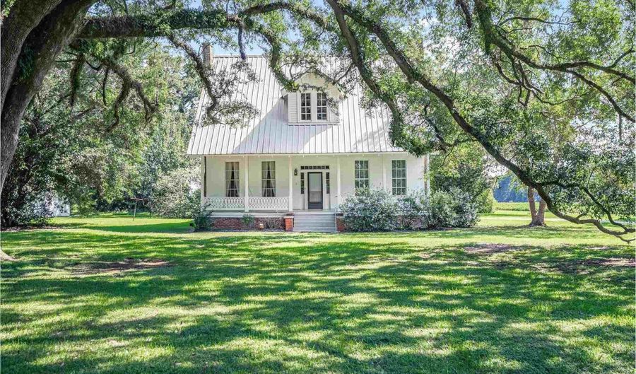 625 Arthur Hall Rd, Atmore, AL 36502 - 6 Beds, 3 Bath