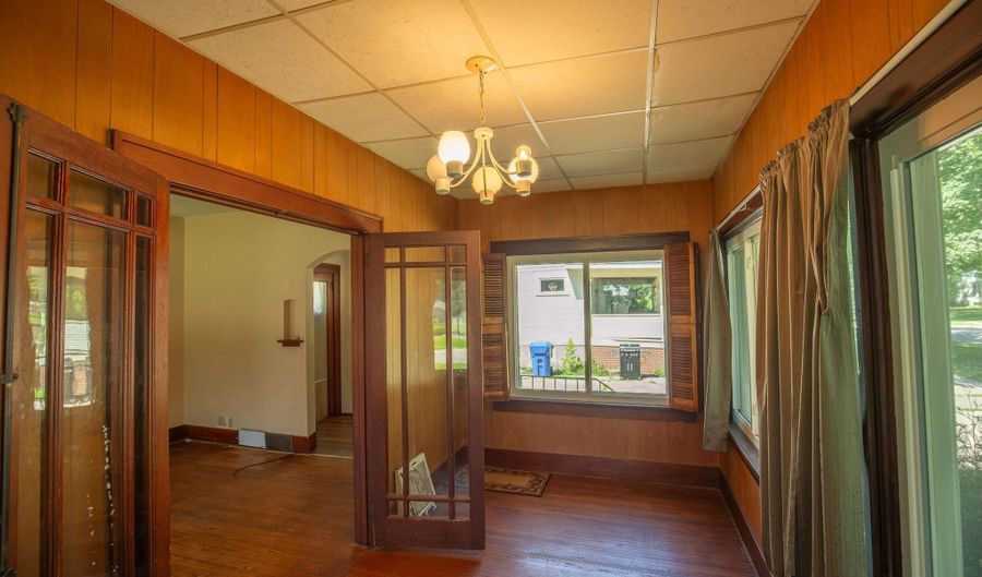 306 E College, Algona, IA 50511 - 4 Beds, 2 Bath