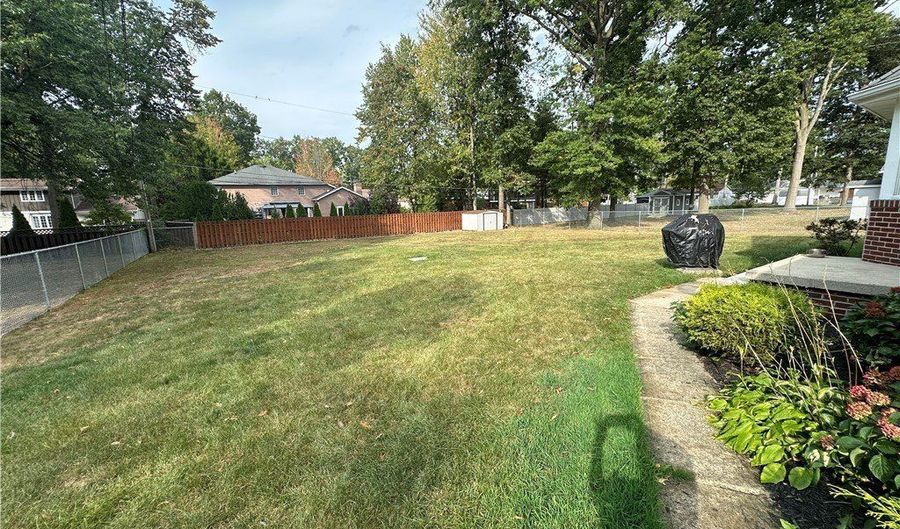 707 Greenlawn Dr, Amherst, OH 44001 - 4 Beds, 3 Bath