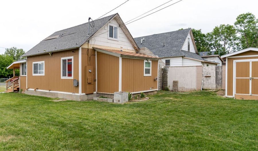 202 S 30th St, Billings, MT 59101 - 3 Beds, 2 Bath