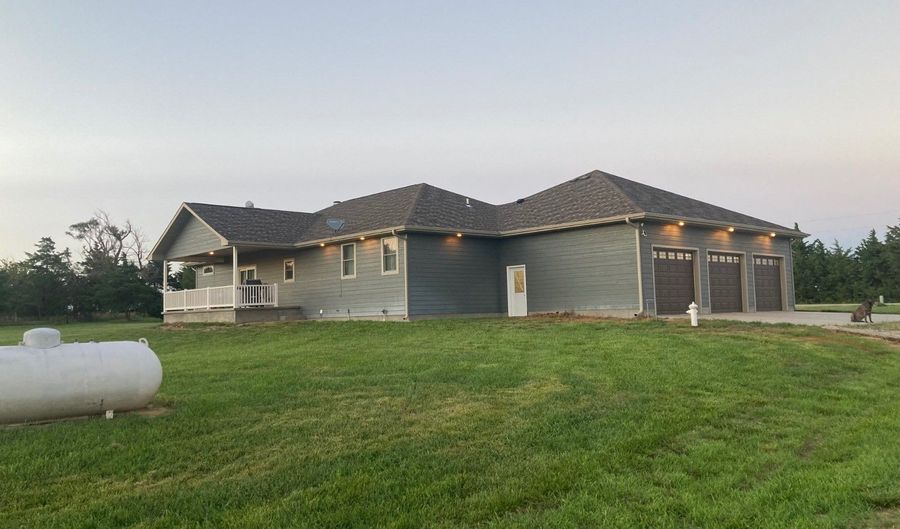 4196 Road E11, Almena, KS 67622 - 5 Beds, 4 Bath