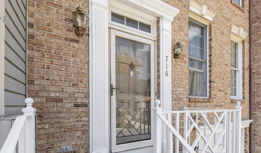 716 STREAMSIDE Dr, Bowie, MD 20721 - 3 Beds, 3 Bath