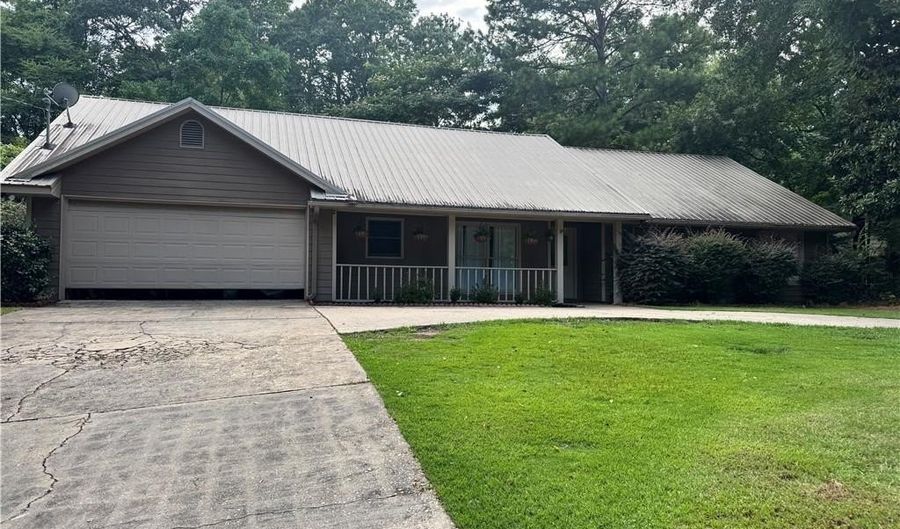 1377 E UNIVERSITY Dr, Auburn, AL 36830 - 3 Beds, 3 Bath