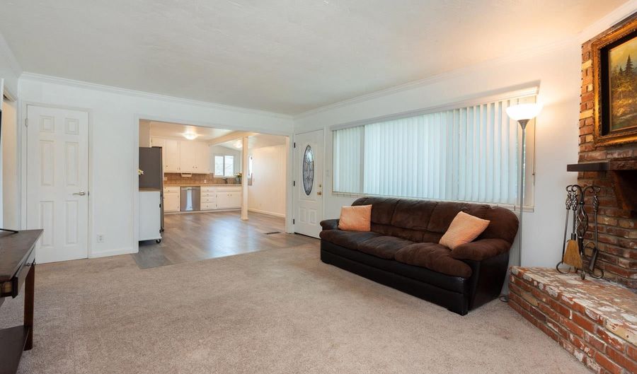 251 S Date, Escondido, CA 92025 - 2 Beds, 1 Bath