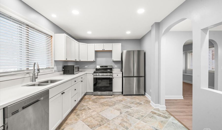 27 W347 Washington Ave, Winfield, IL 60190 - 3 Beds, 2 Bath