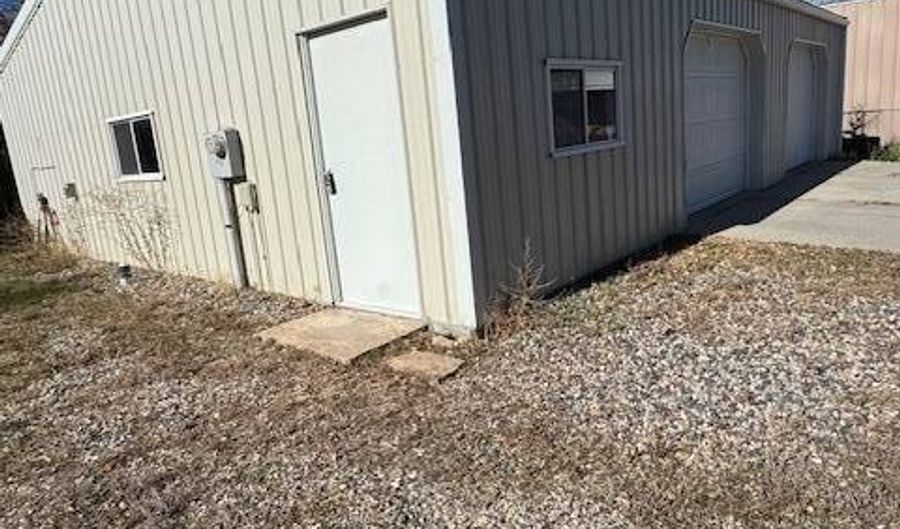 9 Valley Rd, Douglas, WY 82633 - 3 Beds, 2 Bath