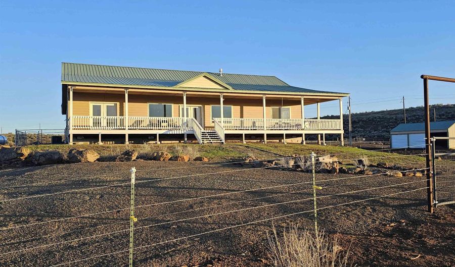 2426 Dixie Creek Rd, Cambridge, ID 83610 - 3 Beds, 3 Bath