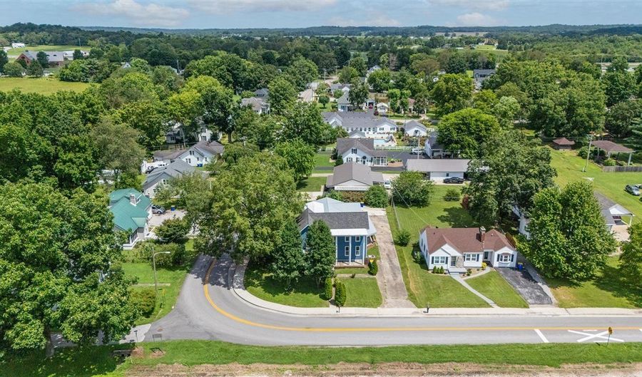614 Maple St, Auburn, KY 42206 - 5 Beds, 4 Bath