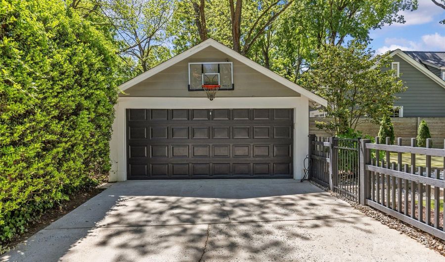 1726 The Plz, Charlotte, NC 28205 - 4 Beds, 2 Bath