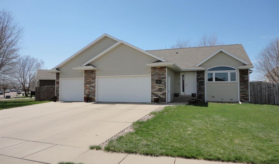 3117 S Harmony Ct, Sioux Falls, SD 57110 - 4 Beds, 2 Bath