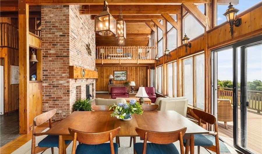 1035 Mohegan Trl, Block Island, RI 02807 - 5 Beds, 4 Bath