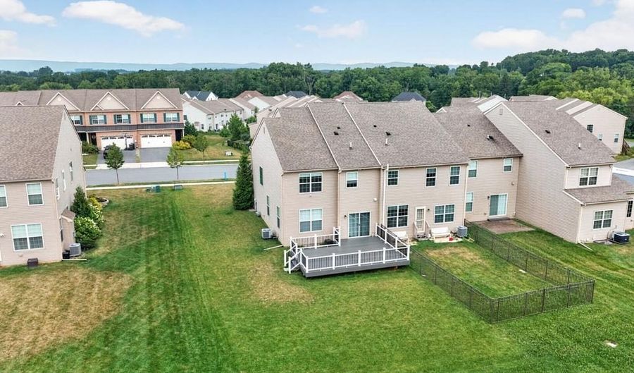 1497 CASPIAN St, Allentown, PA 18104 - 3 Beds, 3 Bath
