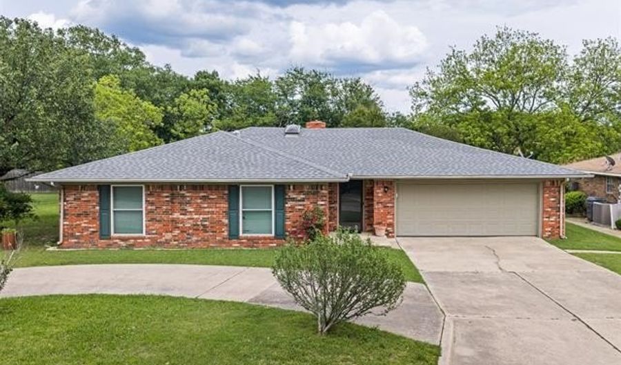 1726 Downing St, Ardmore, OK 73401 - 4 Beds, 2 Bath