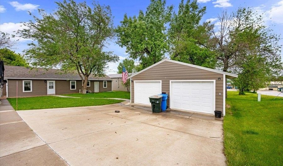 310 Summit St, Belle Fourche, SD 57717 - 3 Beds, 1 Bath