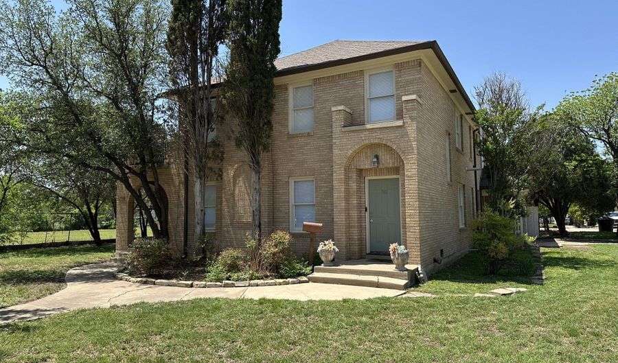 736 Mulberry St, Abilene, TX 79601 - 3 Beds, 2 Bath