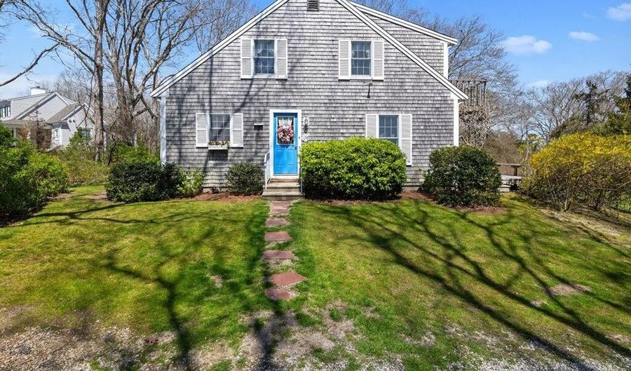 4 Weather Vane Ln, East Sandwich, MA 02537 - 3 Beds, 2 Bath