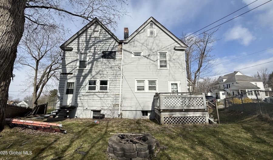 3 Hayes Pl, Amsterdam, NY 12010 - 3 Beds, 1 Bath