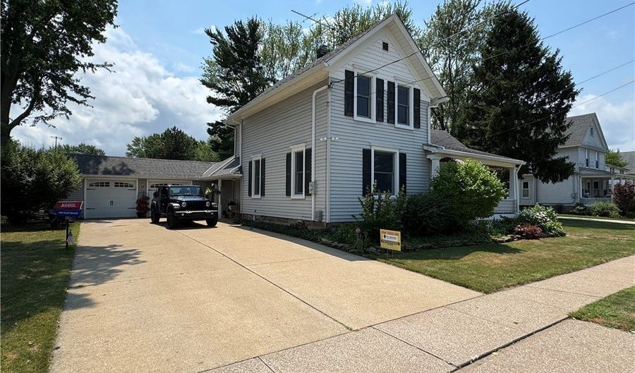 602 Park Ave, Amherst, OH 44001 - 3 Beds, 3 Bath