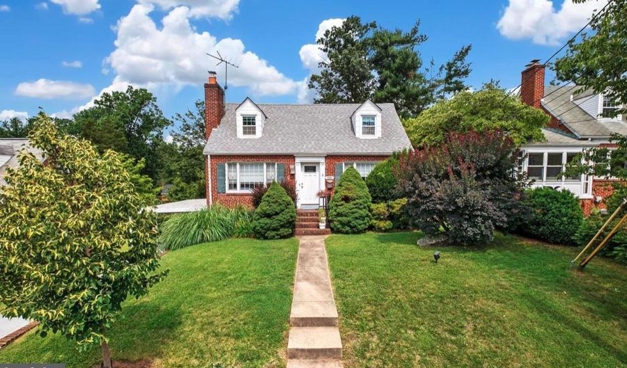 9504 MILSTEAD Dr, Bethesda, MD 20817 - 4 Beds, 3 Bath