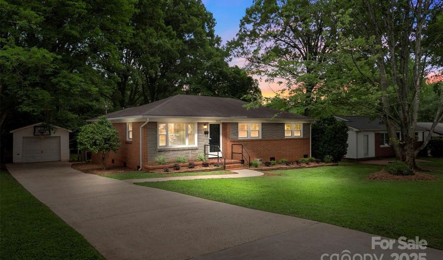 3252 Brixton Ct, Charlotte, NC 28205 - 3 Beds, 1 Bath
