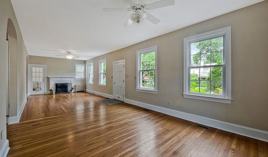 115 LUCAS Ln, Bethesda, MD 20814 - 3 Beds, 3 Bath