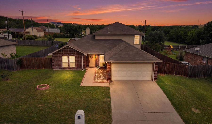 603 Rolling Hills Dr, Aledo, TX 76008 - 4 Beds, 3 Bath
