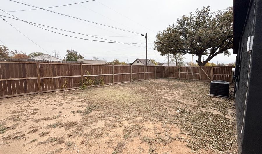 808 12th St, Abernathy, TX 79311 - 3 Beds, 2 Bath
