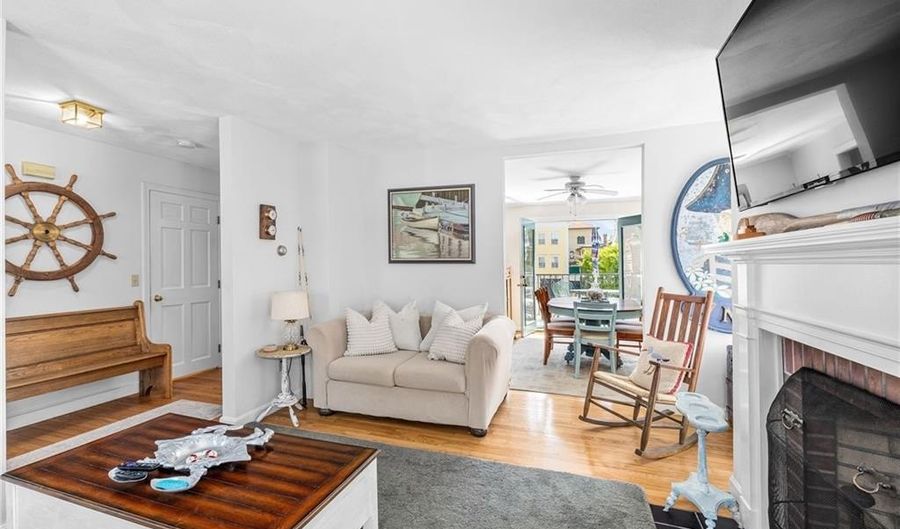 93 MILL St B, Newport, RI 02840 - 3 Beds, 4 Bath