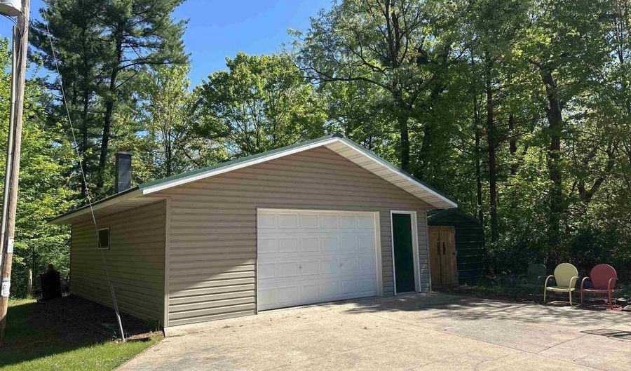 7051 WOODLAND Ln, Amherst, WI 54406 - 3 Beds, 3 Bath