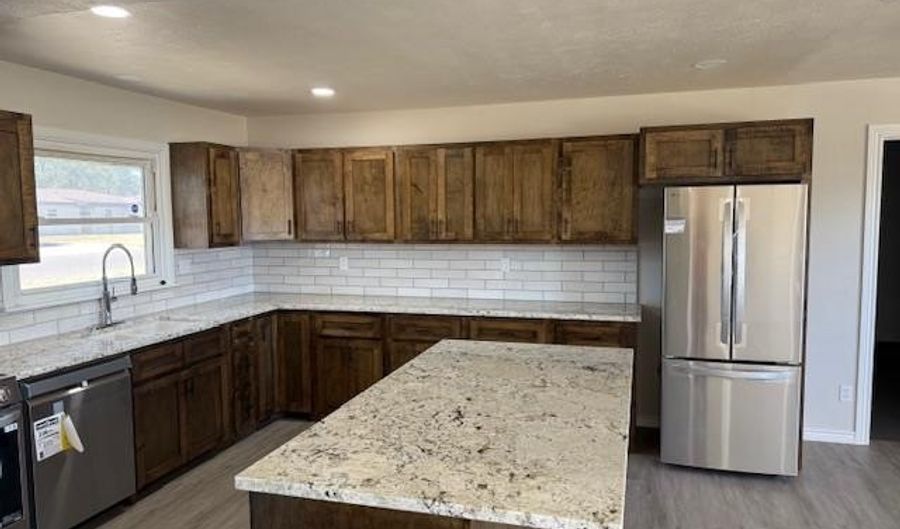602 NW 11th St, Andrews, TX 79714 - 3 Beds, 2 Bath