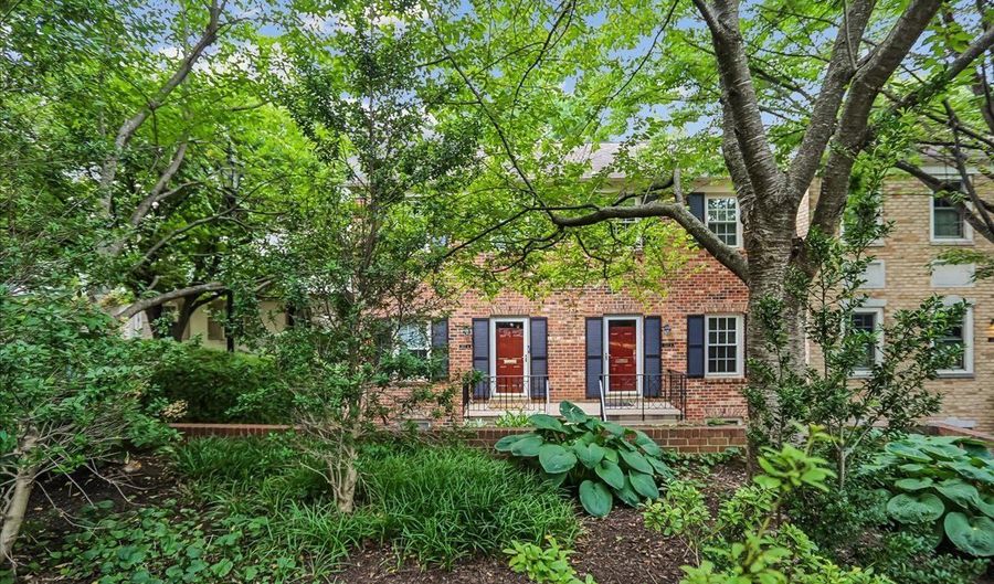 3217 SUTTON Pl NW A, Washington, DC 20016 - 2 Beds, 3 Bath