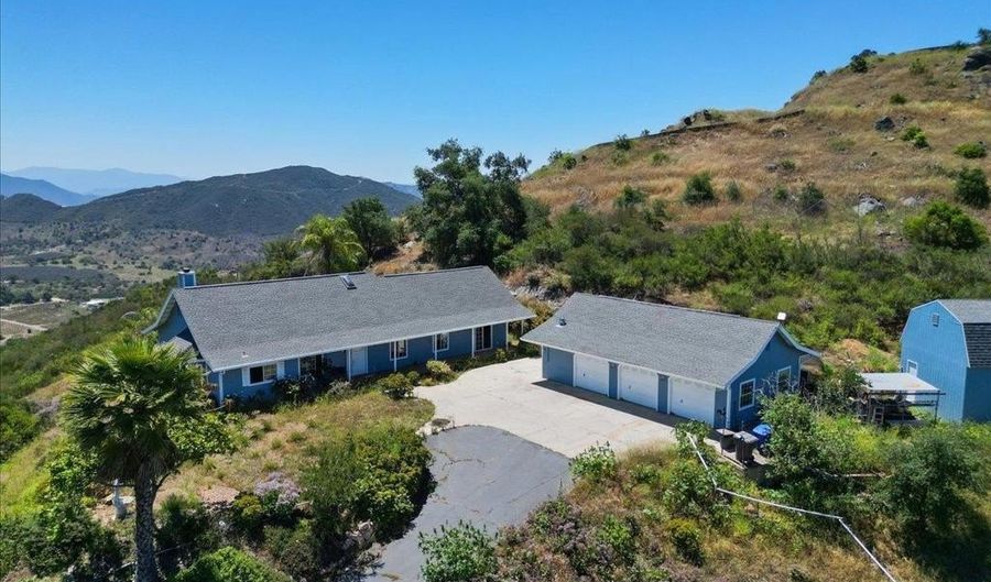 772 Rainbow Crest Rd, Fallbrook, CA 92028 - 5 Beds, 3 Bath