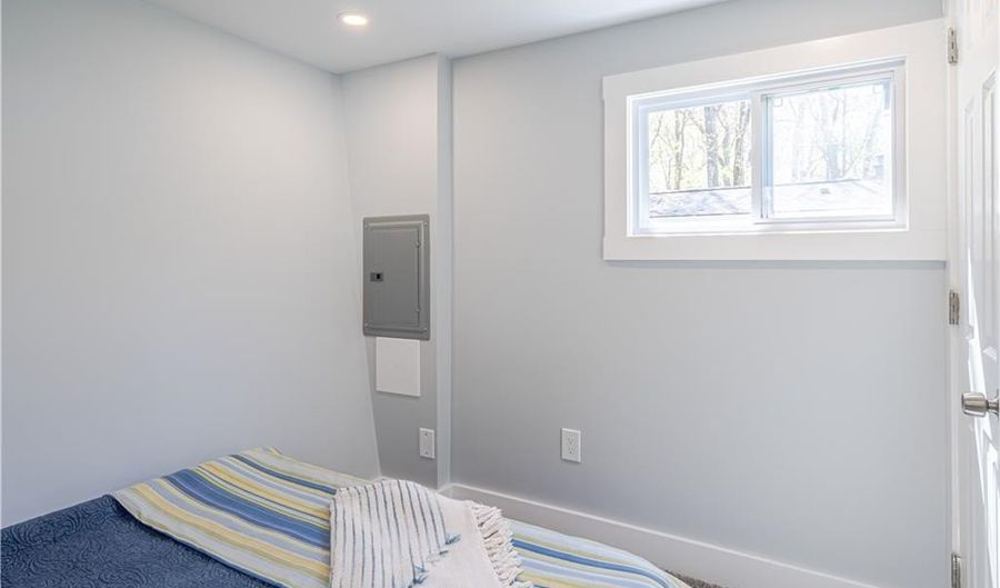 67 Linda Dr, Coventry, RI 02816 - 2 Beds, 1 Bath