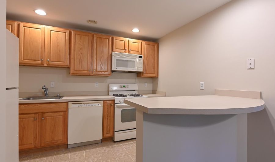 206 VICTOR Pkwy 206F, Annapolis, MD 21403 - 2 Beds, 2 Bath