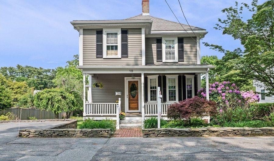 18 East St, Beverly, MA 01915 - 4 Beds, 2 Bath