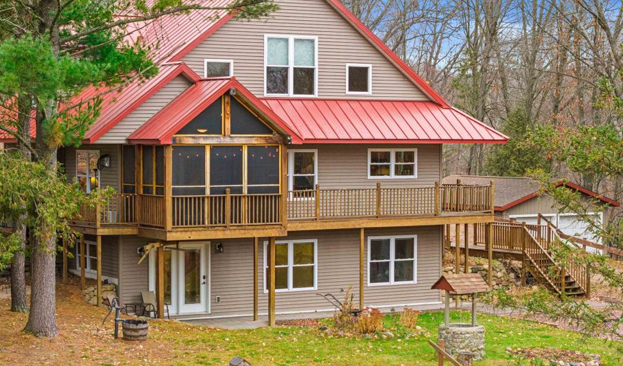 8840 SPRING LAKE Rd, Amherst, WI 54406 - 2 Beds, 4 Bath